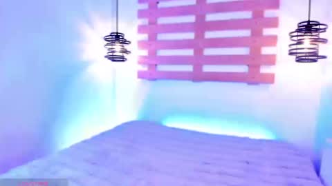 Snapshot of arianasantana chatting on 09.11.25 Ari online show from 09.11.25