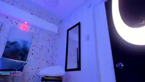 Snapshot of arianasantana chatting on 09.15.25 Ari online show from 09.15.25