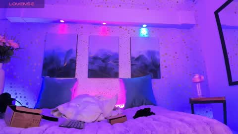 Snapshot of arianasantana chatting on 09.17.25 Ari online show from 09.17.25