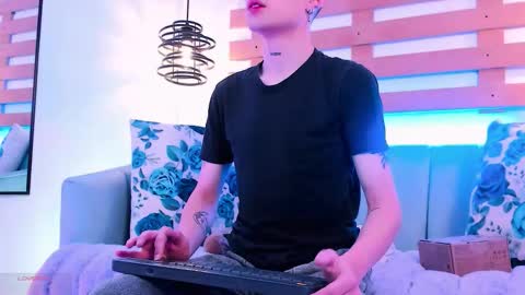 Snapshot of arianasantana chatting on 10.01.25 Ari online show from 10.01.25