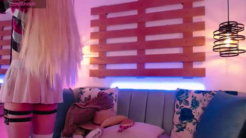 Snapshot of arianasantana chatting on 10.04.25 Ari online show from 10.04.25