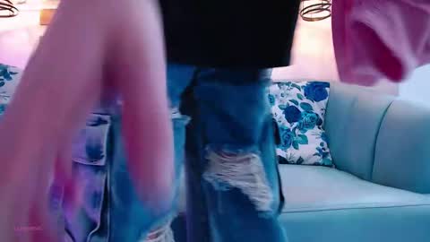 Snapshot of arianasantana chatting on 10.05.25 Ari online show from 10.05.25