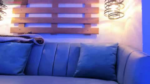 Snapshot of arianasantana chatting on 10.07.25 Ari online show from 10.07.25