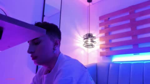 Snapshot of arianasantana chatting on 10.14.25 Ari online show from 10.14.25