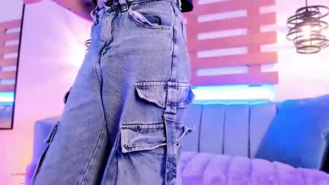 Snapshot of arianasantana chatting on 10.18.25 Ari online show from 10.18.25