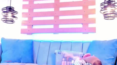 Snapshot of arianasantana chatting on 10.24.25 Ari online show from 10.24.25