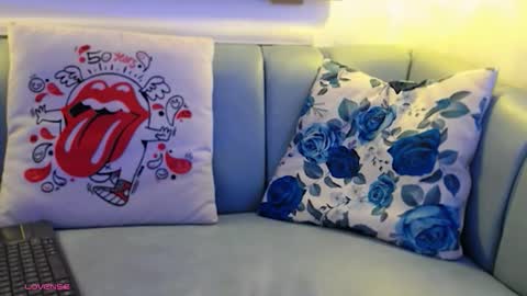 Snapshot of arianasantana chatting on 10.26.25 Ari online show from 10.26.25