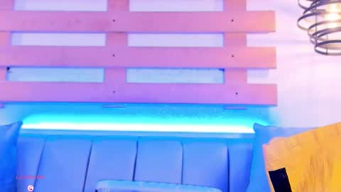 Snapshot of arianasantana chatting on 10.28.25 Ari online show from 10.28.25