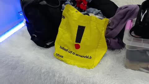 Snapshot of arianasantana chatting on 10.29.25 Ari online show from 10.29.25