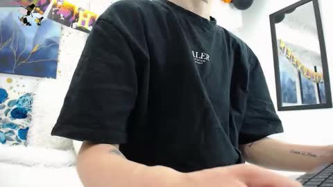 Snapshot of arianasantana chatting on 11.03.25 Ari online show from 11.03.25