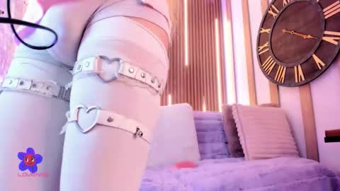 Snapshot of arianasantana chatting on 11.11.25 Ari online show from 11.11.25