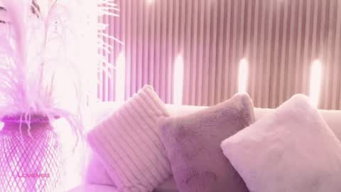 Snapshot of arianasantana chatting on 11.13.25 Ari online show from 11.13.25