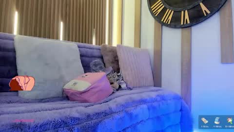 Snapshot of arianasantana chatting on 11.19.25 Ari online show from 11.19.25