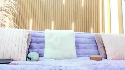 Snapshot of arianasantana chatting on 11.30.25 Ari online show from 11.30.25