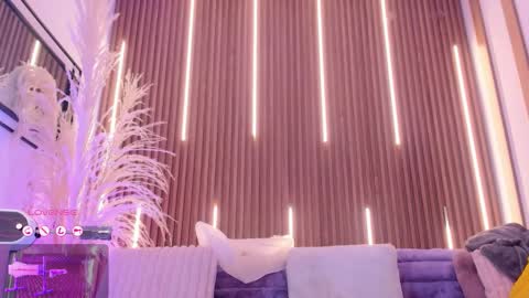 Snapshot of arianasantana chatting on 12.01.25 Ari online show from 12.01.25