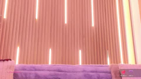 Snapshot of arianasantana chatting on 12.04.25 Ari online show from 12.04.25