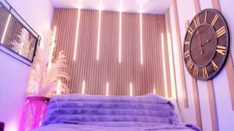 Snapshot of arianasantana chatting on 12.13.25 Ari online show from 12.13.25