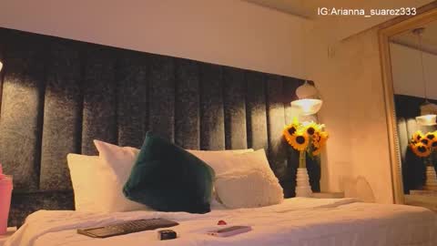 Snapshot of arianna_suarez1 chatting on 10.22.25 Arianna online show from 10.22.25