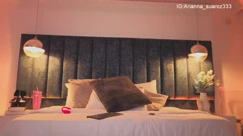 Snapshot of arianna_suarez1 chatting on 11.11.25 Arianna online show from 11.11.25