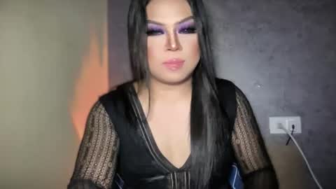 LOVELY online show from 01.24.25