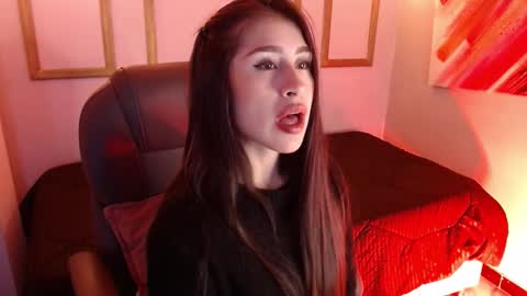 Snapshot of ariannaajames chatting on 12.19.25 AriannaJames online show from 12.19.25