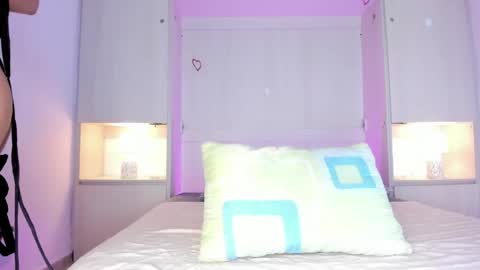 ariannavega_ online show from 05.08.26