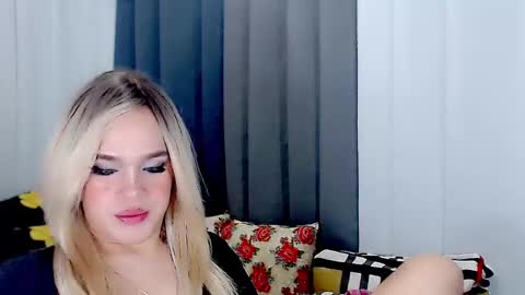 ARIANNE CUMS  online show from 03.05.25