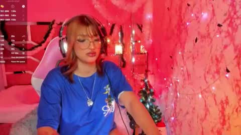 Snapshot of arianova_ chatting on 12.22.25 Aria online show from 12.22.25