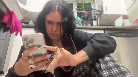 Snapshot of ariawestlove chatting on 03.04.25 Aria online show from 03.04.25