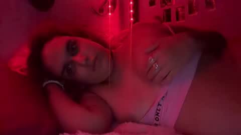 Snapshot of ariawestlove chatting on 10.29.25 Aria online show from 10.29.25