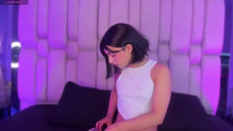 Snapshot of aribloom7 chatting on 05.22.26 Welcome to Ari room online show from 05.22.26