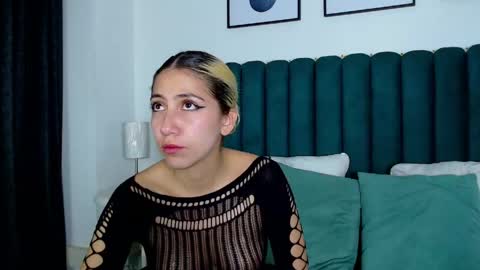 Ari Bunnie  online show from 04.18.26