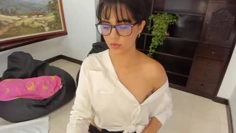 Ariel Pink Diamond online show from 03.12.25