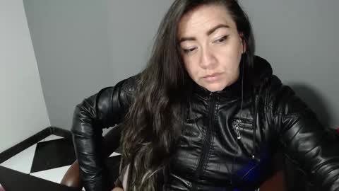 Arielle online show from 12.22.24