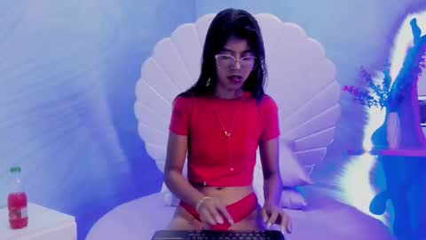 Snapshot of arietta_skinny chatting on 11.17.25 Arietta online show from 11.17.25