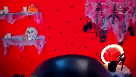 Snapshot of arina_ardeeen chatting on 10.28.25 Matilda online show from 10.28.25