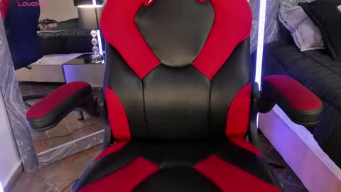 Ari Robert online show from 10.31.25