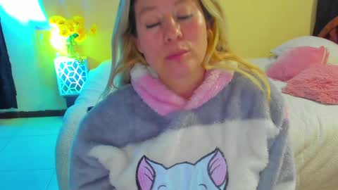 Snapshot of arisha_katy1 chatting on 02.08.25 arisha_katy1 online show from 02.08.25