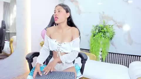 Snapshot of aristena_wow chatting on 07.12.26 A R I S online show from 07.12.26