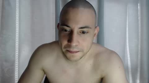 Snapshot of armando_2002 chatting on 10.30.25 ARMANDO online show from 10.30.25