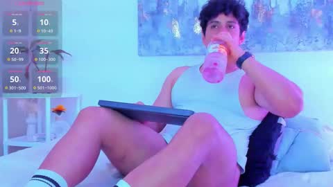 Snapshot of arminjones1 chatting on 11.07.25 online show from 11.07.25