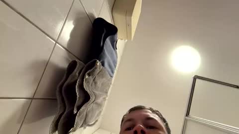 armyskater32 online show from 04.23.26