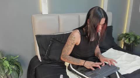 Arohom Lester online show from 12.17.25