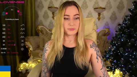 Snapshot of arolinanight chatting on 12.20.24 AROLINA online show from 12.20.24