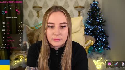 Snapshot of arolinanight chatting on 01.14.25 AROLINA online show from 01.14.25