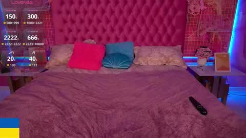 Snapshot of arolinanight chatting on 11.21.25 AROLINA online show from 11.21.25