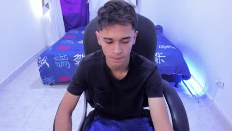 Snapshot of aron_boyy chatting on 10.23.25 Aaron online show from 10.23.25