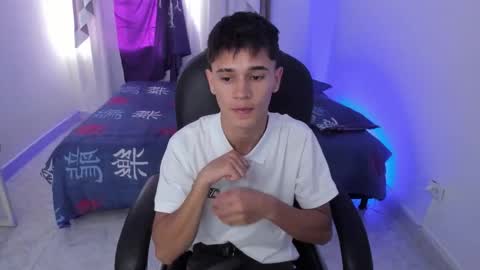 Snapshot of aron_boyy chatting on 10.27.25 Aaron online show from 10.27.25