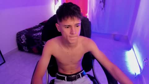 Snapshot of aron_boyy chatting on 12.15.25 Aaron online show from 12.15.25