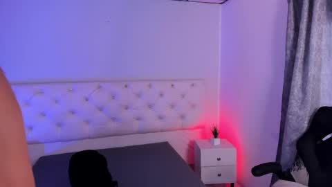 Aron cruz  online show from 11.11.25